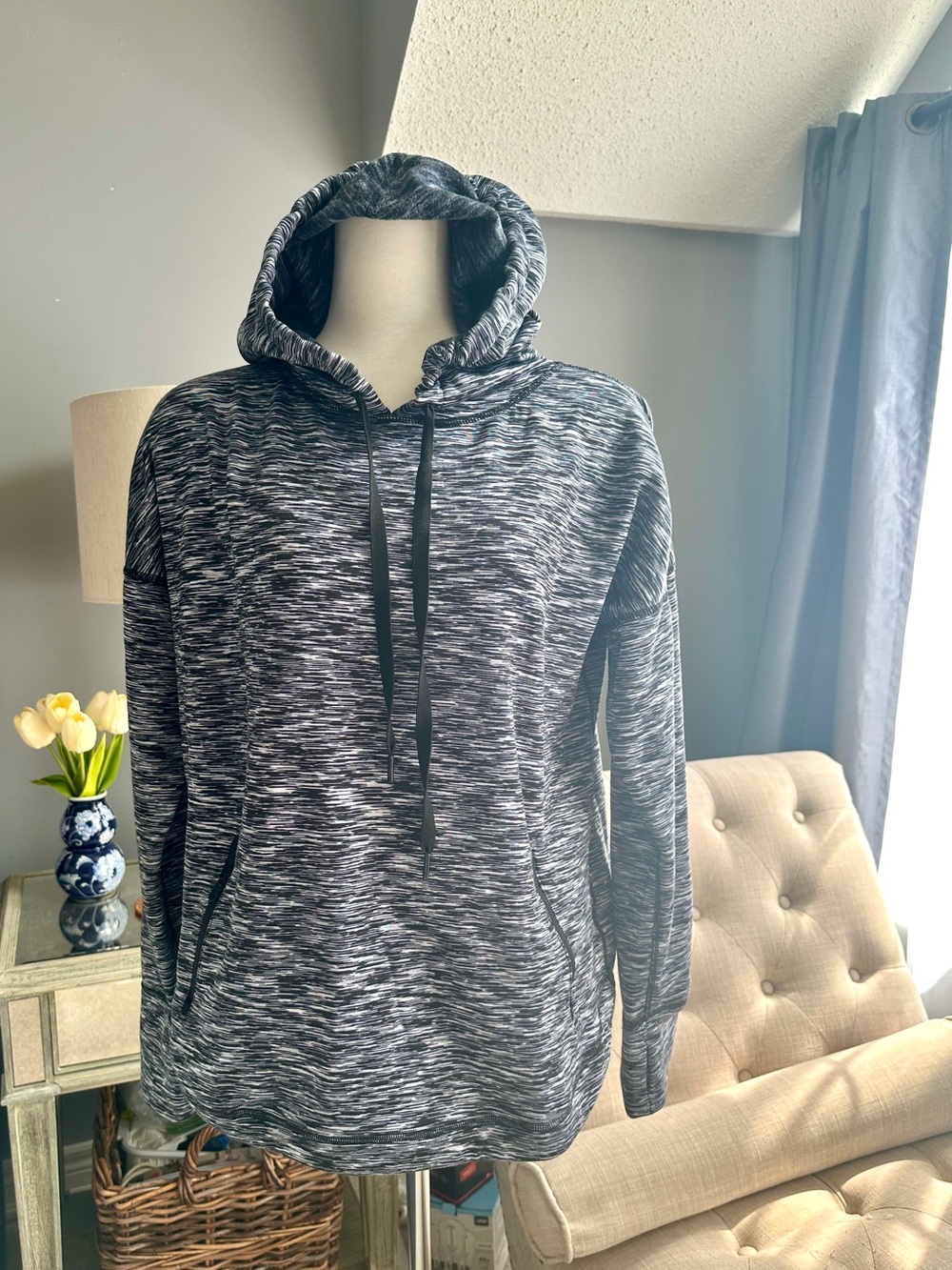 GAP Women’s Black Heather Drawstring Hooded Sweatshirt - M
